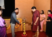 हिंदी दिवस 2025 के उद्घाटन समारोह की झलकियाँ;?>