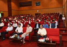 हिंदी दिवस 2025 के उद्घाटन समारोह की झलकियाँ;?>