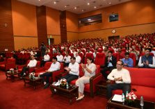 हिंदी दिवस 2025 के उद्घाटन समारोह की झलकियाँ;?>