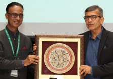 Manthan 2025: Shri S N Gupta, Director General Defence Estates presenting a memento to Shri Rajesh Kumar Singh, Defence Secretary;?>