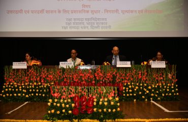 मंथन 2025 के दौरान मंच साझा करते हुए गणमान्य व्यक्ति (19-09-2025)