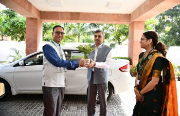 मंथन 2025 के अवसर पर रक्षा संपदा महानिदेशक श्री एस एन गुप्ता द्वारा भूमि संसाधन विभाग के सचिव श्री मनोज जोशी (आईएएस) का स्वागत किया गया (19-09-2025)