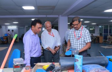 Sri Rajesh Aggarwal, IAS, Secretary, Department of Empowerment of Persons with Disabilities (Divyangjan), Ministry of Social Justice and Empowerment, Govt. of India discussing with Professional regarding Research work at NILD in Gait Lab.