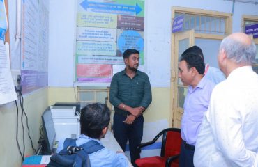 Sri Rajesh Aggarwal, IAS, Secretary, Department of Empowerment of Persons with Disabilities (Divyangjan), Ministry of Social Justice and Empowerment, Govt. of India at UDID counter at NILD.