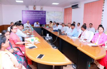 Sri Rajesh Aggarwal, IAS, Secretary, Department of Empowerment of Persons with Disabilities (Divyangjan), Ministry of Social Justice and Empowerment, Govt. of India chairing the meeting with NILD, CRCs, RCs of AYJNIHH & NIEPID at Kolkata and ALIMCO officials.