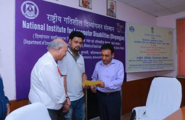 Sri Rajesh Aggarwal, IAS, Secretary, Department of Empowerment of Persons with Disabilities (Divyangjan), Ministry of Social Justice and Empowerment, Govt. of India awarding appointment letter to Divyangjan, who was selected during of Job Fair at NILD.