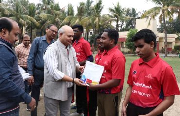 Dr. Lalit Narayan, Director, NILD delivering T-Shirt to the players