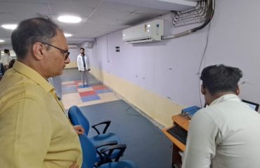 Sri. Rajeev Sharma (IFoS), Joint Secretary, DEPWD, MOSJE, GOI interacting with students at GAIT Lab