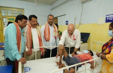 Dr. lalit Narayan briefing about admitted patient at indoor ward to Chairman of the committee during the visit