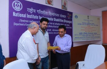 भारत सरकार, दिव्यांगजन सशक्तिकरण विभाग, सामाजिक न्याय और अधिकारिता मंत्रालय के सचिव श्री राजेश अग्रवाल ,(आईएएस) ने जॉब फेयर के दौरान चयनित दिव्यांगजनों को नियुक्ति पत्र प्रदान किया गया
