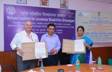 भारत सरकार, दिव्यांगजन सशक्तिकरण विभाग, सामाजिक न्याय और अधिकारिता मंत्रालय के सचिव श्री राजेश अग्रवाल ,(आईएएस) की अध्यक्षता में रागदिसं और कुष्ठ मिशन के बीच समझौता ज्ञापन पर हस्ताक्षर करते हुए