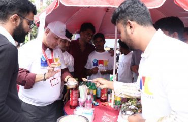 मेले के स्टॉल में रागदिसं के निदेशक