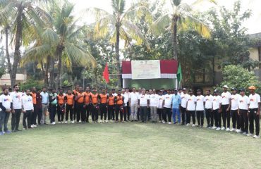 बंगाल और उत्तर प्रदेश की दिव्यांग क्रिकेट टीम की ग्रुप तस्वीरें