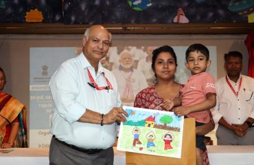 Dr. Lalit Narayan, Director, NILD awarding prize to winner of the Sit & Draw competition in the series of Yoga Sangam programs of International Day of Yoga