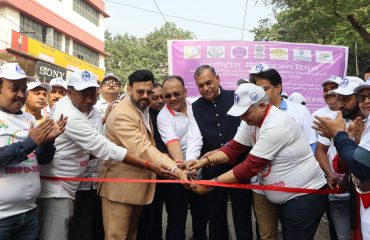 Dr. Lalit Narayan, Director, NILD and Chief Guest Mr. Pawan Kumar Patodia (CA), Vice President, Special Olympics Bharat and President and others inagurating the Awareness Rally