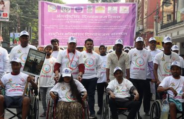 Dr. Lalit Narayan, Director, NILD, Kolkata, Sri Sougato Banerjee, DDA, NILD and other officials with Divyangjan during the Awareness Rally
