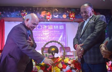 डॉ. ललित नारायण, निदेशक, रागदिसं, कोलकाता, मुख्य अतिथि श्री पवन कुमार पटोदिया (सीए), उपाध्यक्ष ने सांस्कृतिक कार्यक्रम का उद्घाटन करते हुये।