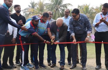 डॉ. ललित नारायण, निदेशक, रागदिसं, कोलकाता, श्री सौगत बनर्जी, रागदिसं दिव्यांग क्रिकेट मैच का उद्घाटन करते हुए।