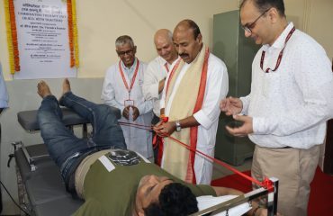 भारत सरकार के सामाजिक न्याय और अधिकारिता मंत्री द्वारा कॉम्बिनेशन थेरेपी यूनिट का उद्घाटन।