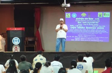 रागदिसं, के निदेशक डॉ. ललित नारायण अंतर्राष्ट्रीय योग दिवस के अवसर पर उद्घाटन भाषण देते हुए।