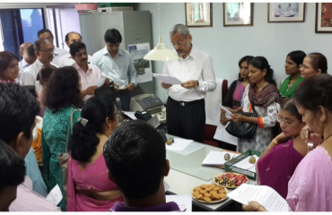 Swacchata Abhiyan pledge administration by S.I.O., Maharashtra to Officers and Staff of NIC Maharashtra