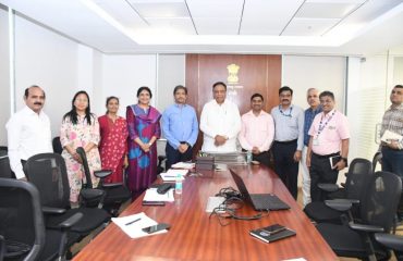 State Informatics Officer and NIC State Centre Officials with Minister (IT), Maharashtra State