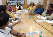 Discussion with NIC Mumbai and District Officials;?>