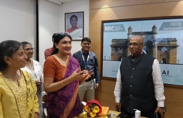 SIO Maharashtra and NIC State Centre Officials with DG NIC