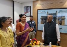SIO Maharashtra and NIC State Centre Officials with DG NIC;?>