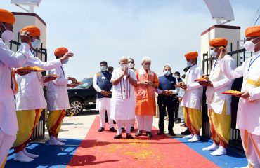 Image of PM visits the INTACH photo gallery of Rural Heritage in Samba, Jammu and Kashmir on April 24, 2022.