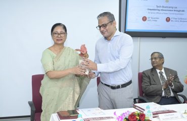 Secretary, EIT, being received by Ms. Kabita Roy Das, DDG and SIO, NIC, Odisha.