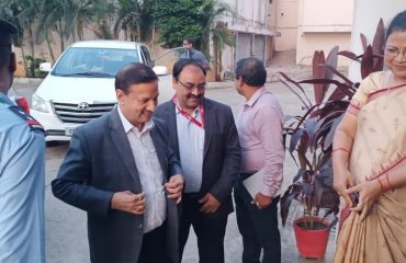 Welcoming the Secretary, MeitY by DDG & SIO, NIC, Odisha.