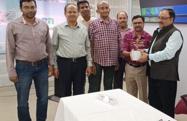नए एसआईओ डॉ श्री अशोक कुमार होता,उप महानिदेशक का स्वागत करते हुए AINOA के सदस्य.