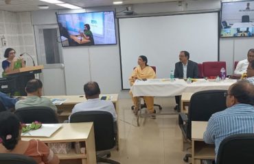 मैडम अलका मिश्र NIC एवं NIU पदाधिकारियों को संबोधित करते हुए