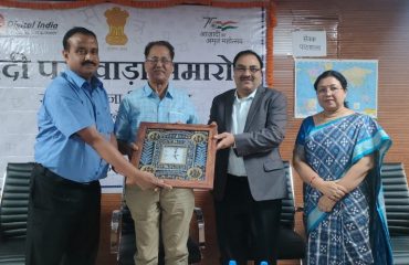 Token of Gratitude to Chief Guest