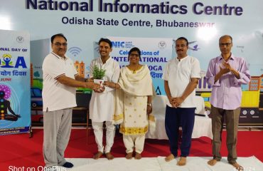Felicitation to the guests by Dr. Ashok Kumar Hota, DDG & SIO