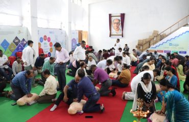 सीपीआर ट्रेनिंग का व्यावहारिक सत्र