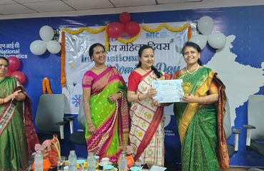 The Guests felicitated the winners of competitions with prizes