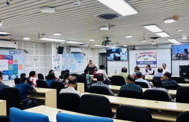कार्यशाला में प्रतिभागियों को संबोधित करती हुईं डॉ. अलका प्रधान ।