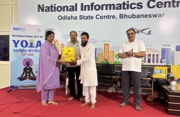 Felicitation to the Jalasathis for their dedicated support during the summer Jalaseva initiative by NEARS