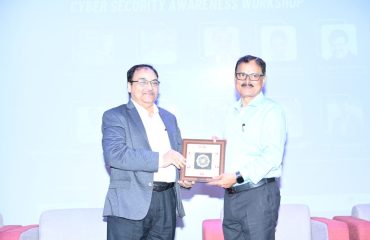 Dr. Ashok Kumar Hota, DDG & SIO, NIC, Bhubaneswar presenting token of gratitude to the esteemed guest.