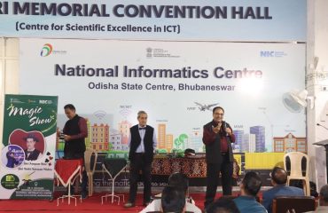 Dr. Ashok Kumar Hota, DDG & SIO expressing gratitude to the magicians for their excellent performance.