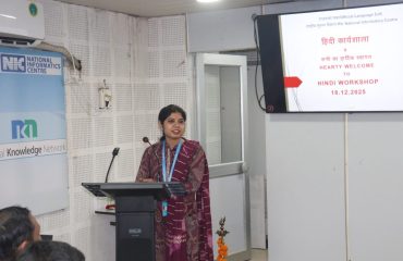 Chief Guest Ms. Pooja Kumari, Manager (Official Language), Canara Bank, Regional Office, Bhubaneswar discussing about constitutional provisions related to official language Hindi.