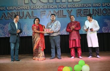 Ms. Sarita Sahoo presenting a memento to sponsor Shri Krishna Kumar, Regional Head, Sales, ICICI Bank