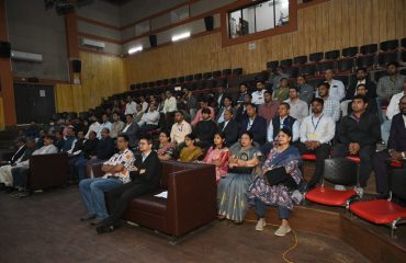 कार्यक्रम में उपस्थित अधिकारीगण ।