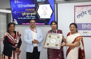 Ms. Sujata Das, Scientist-F presenting a token of gratitude to Chief Guest Ms. Pooja Kumari, Manager (Official Language), Canara Bank, Regional Office, Bhubaneswar.