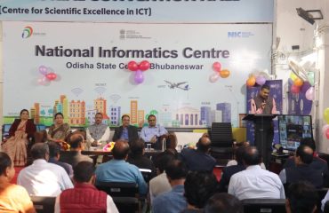 कार्यक्रम की शुरुआत राजीव महापात्र द्वारा प्रस्तुत भक्ति संगीत के साथ हुई।