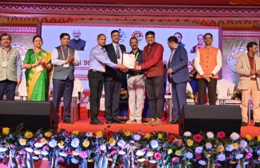 Shri Ashok Kumar Behera, Director (IT), and Shri Niladri Bihari Mohanty, Joint Director (IT), received Awards of Appreciation at the Krushi Mela for their support to the Agriculture Sector.