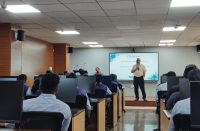 डॉ. अशोक कुमार होता, डीडीजी और एसआईओ, छात्रों को संबोधित करते हुए।