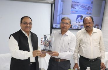 Esteemed Guest Shri Rajendra Kumar Agrawal was honoured with a token of gratitude.